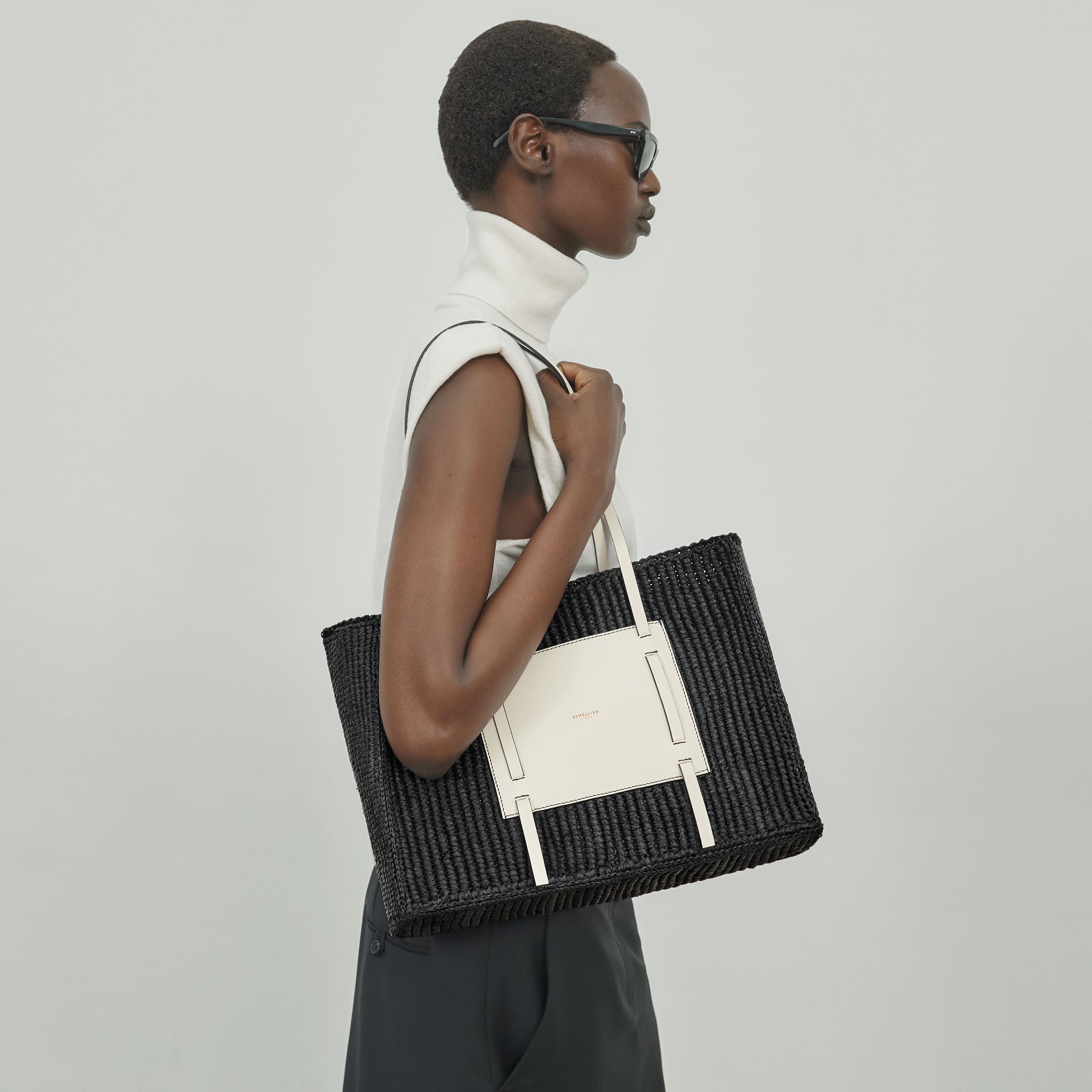 The Capri - salt & pepper canvas black smooth