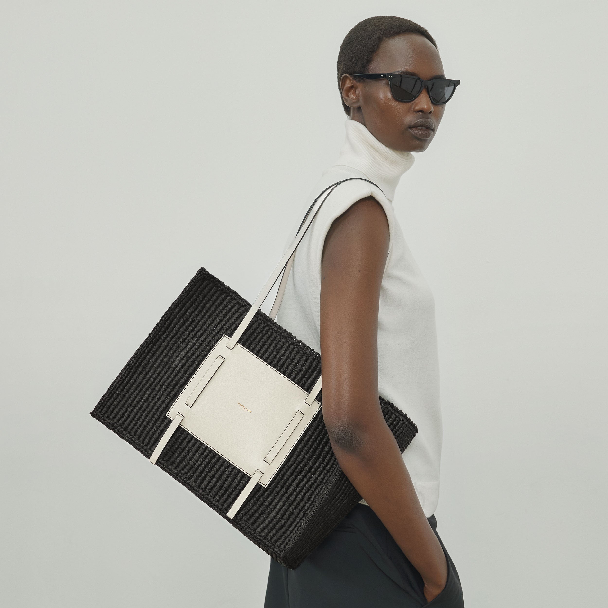 The Capri - salt & pepper canvas black smooth