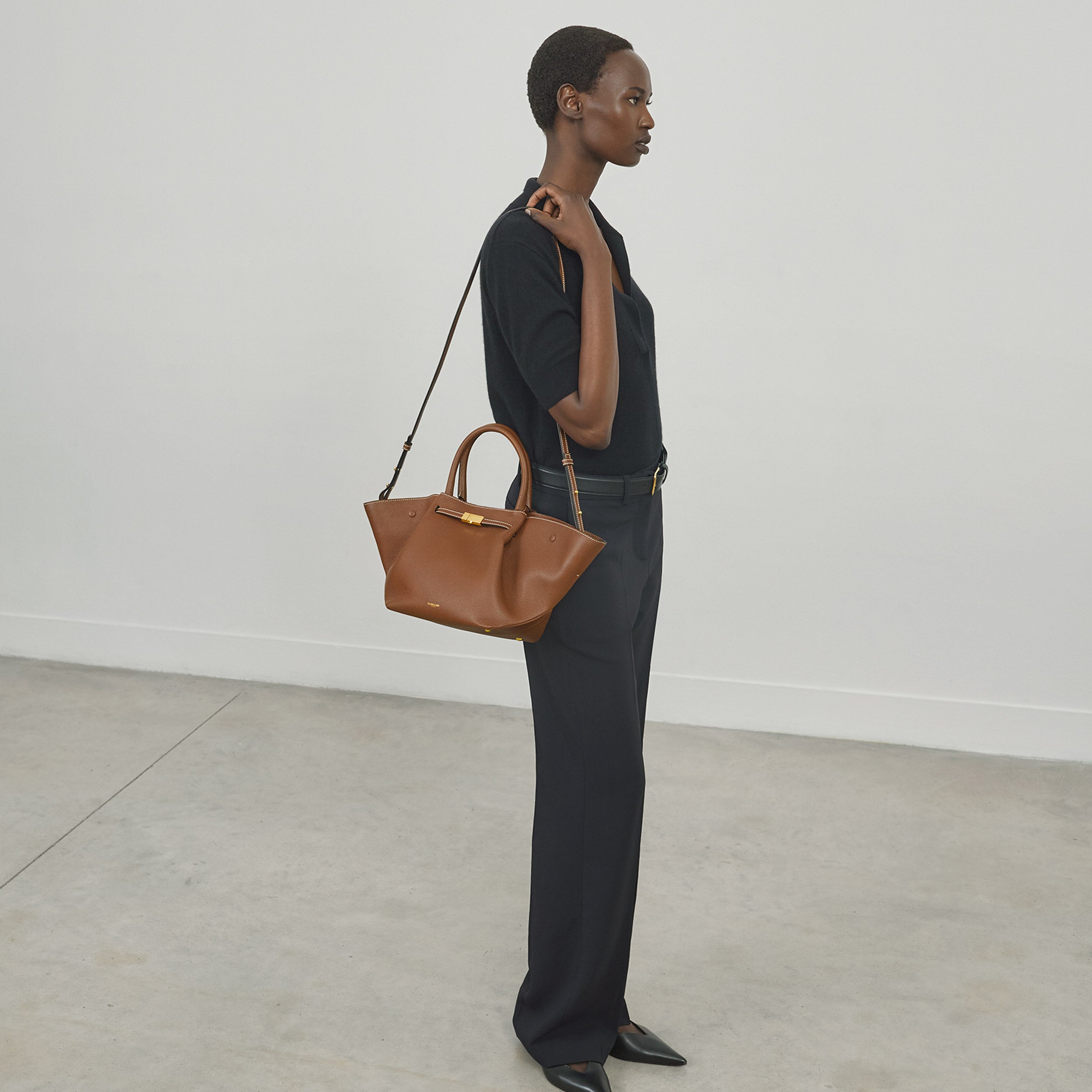 The Midi New York - tan small grain ecru stitching