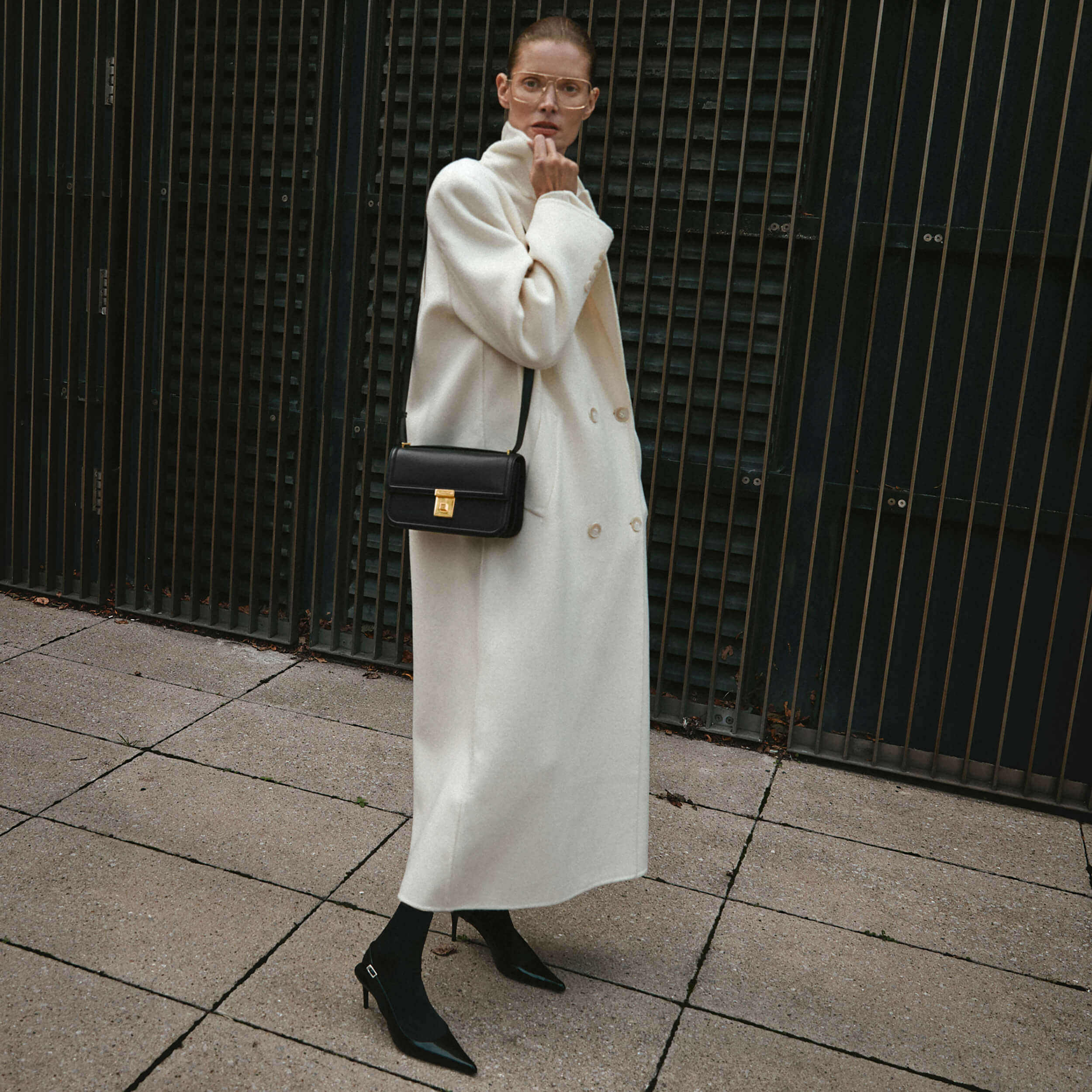 The Paris Crossbody - black smooth