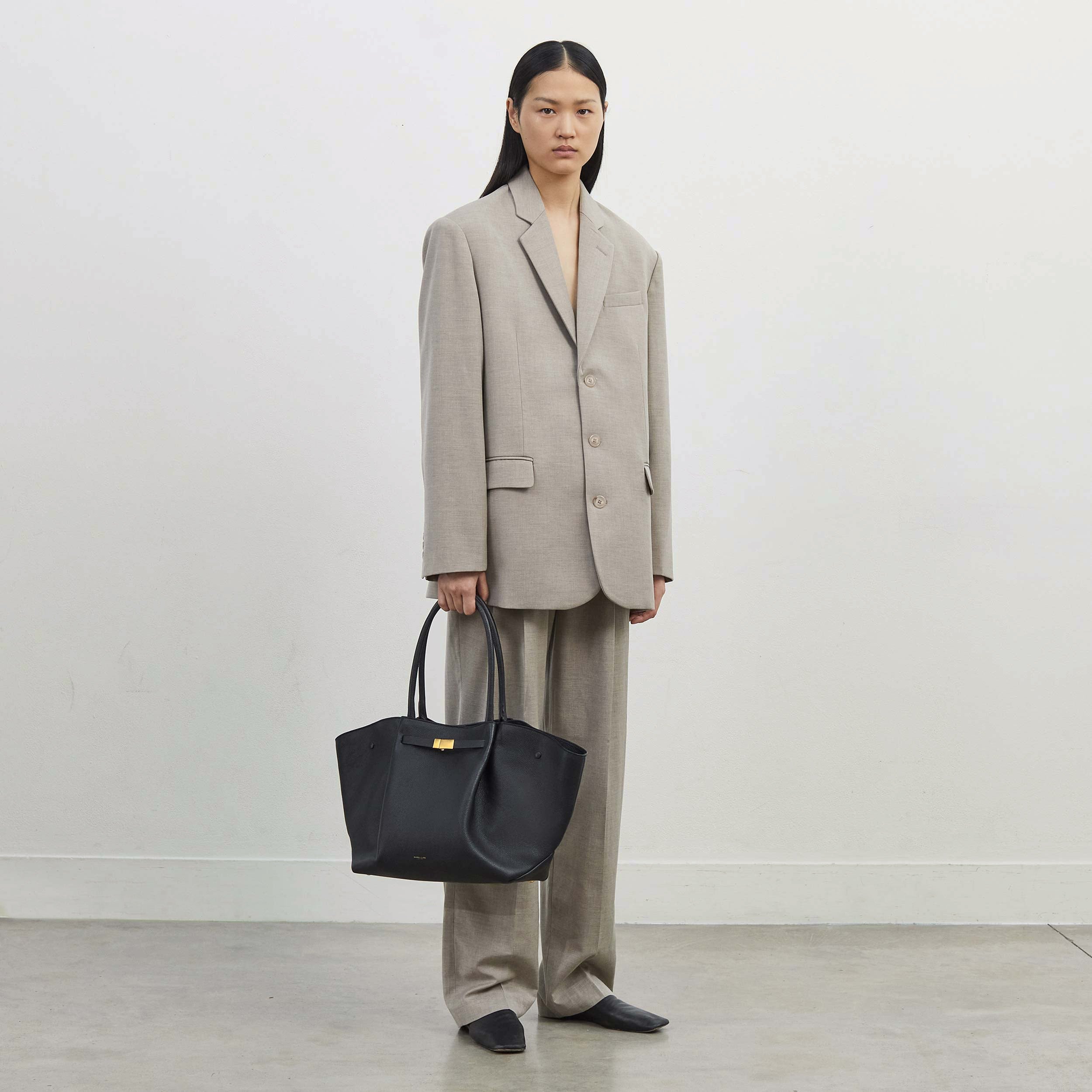 The New York - black small grain