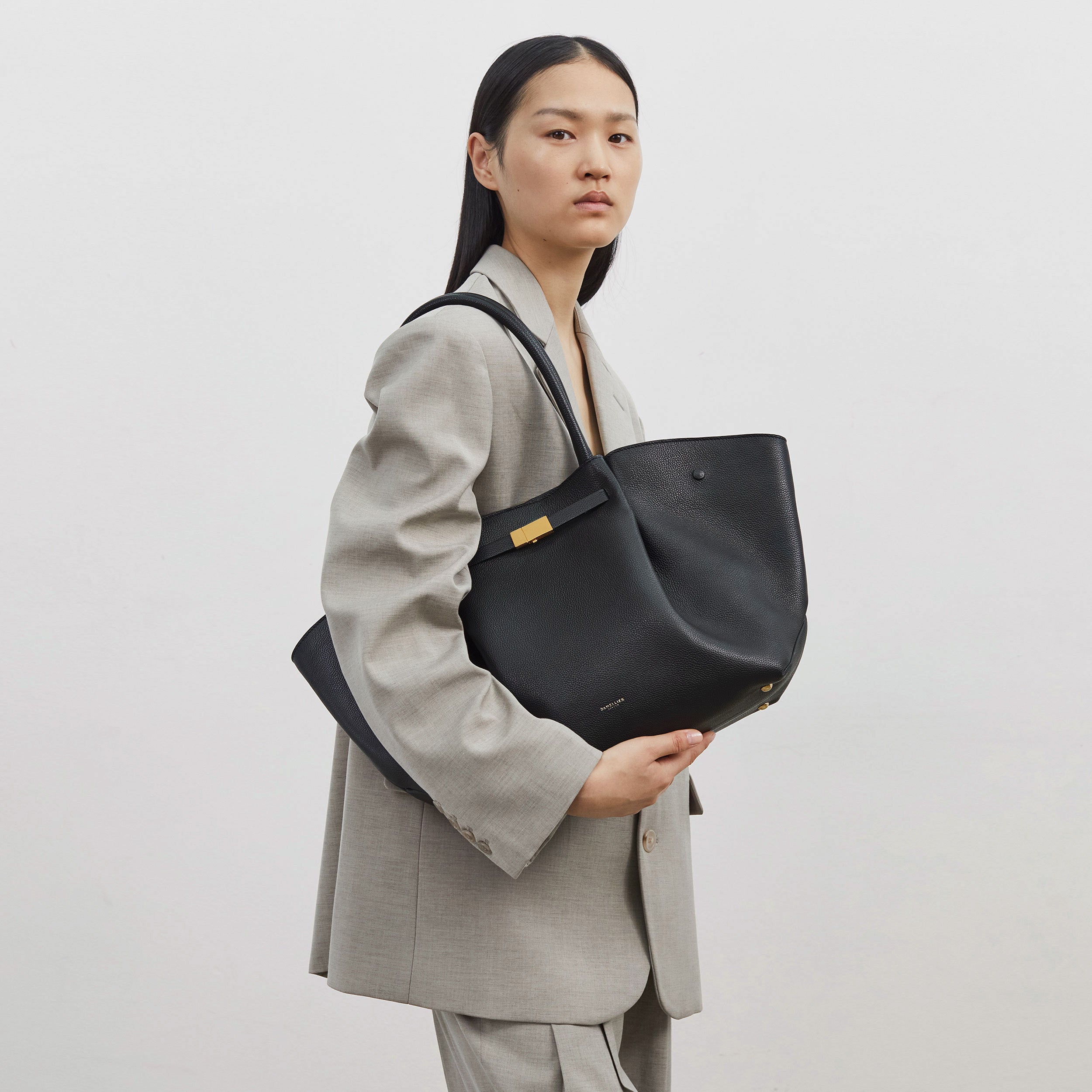 The New York - black small grain