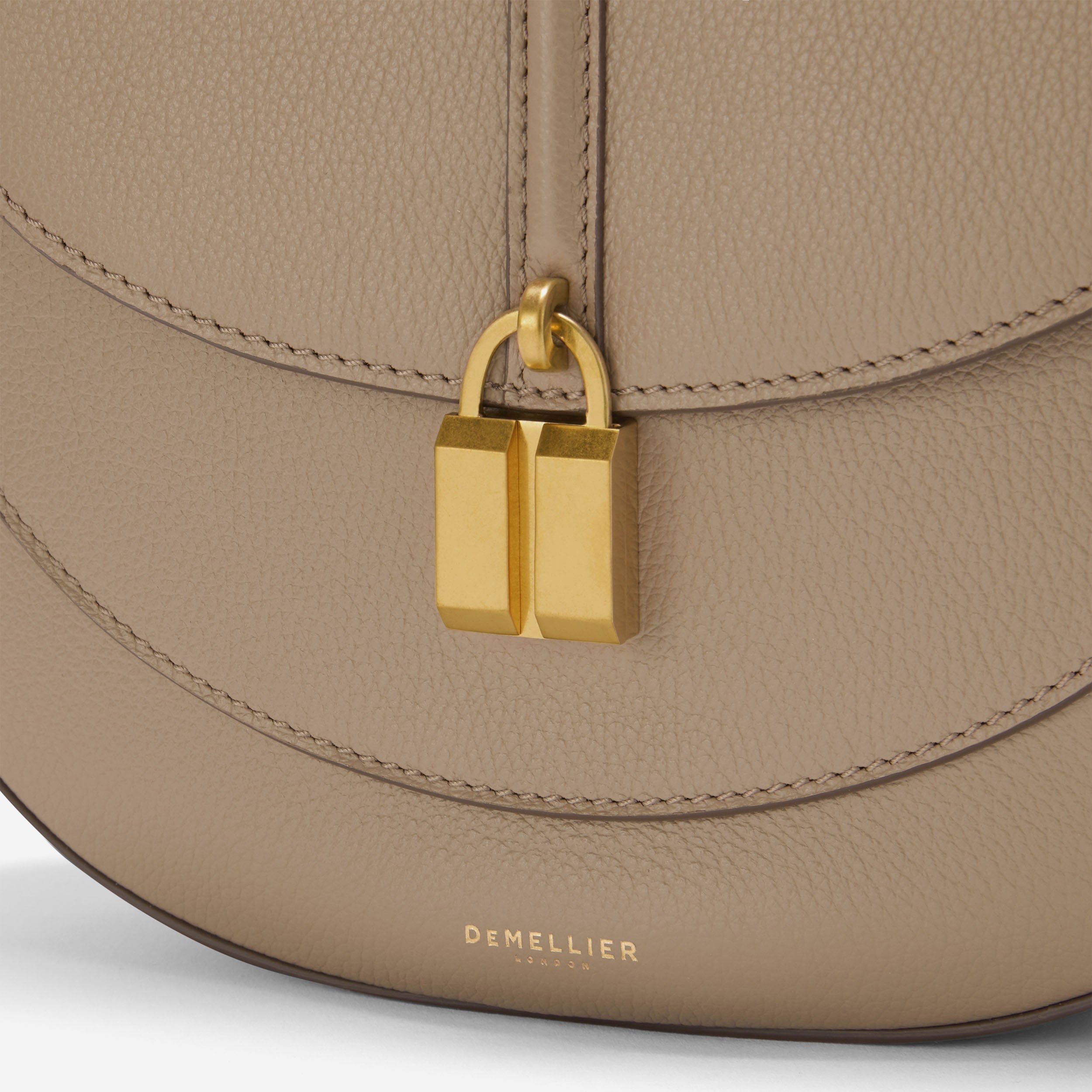 The Siena Saddle - dark sand small grain