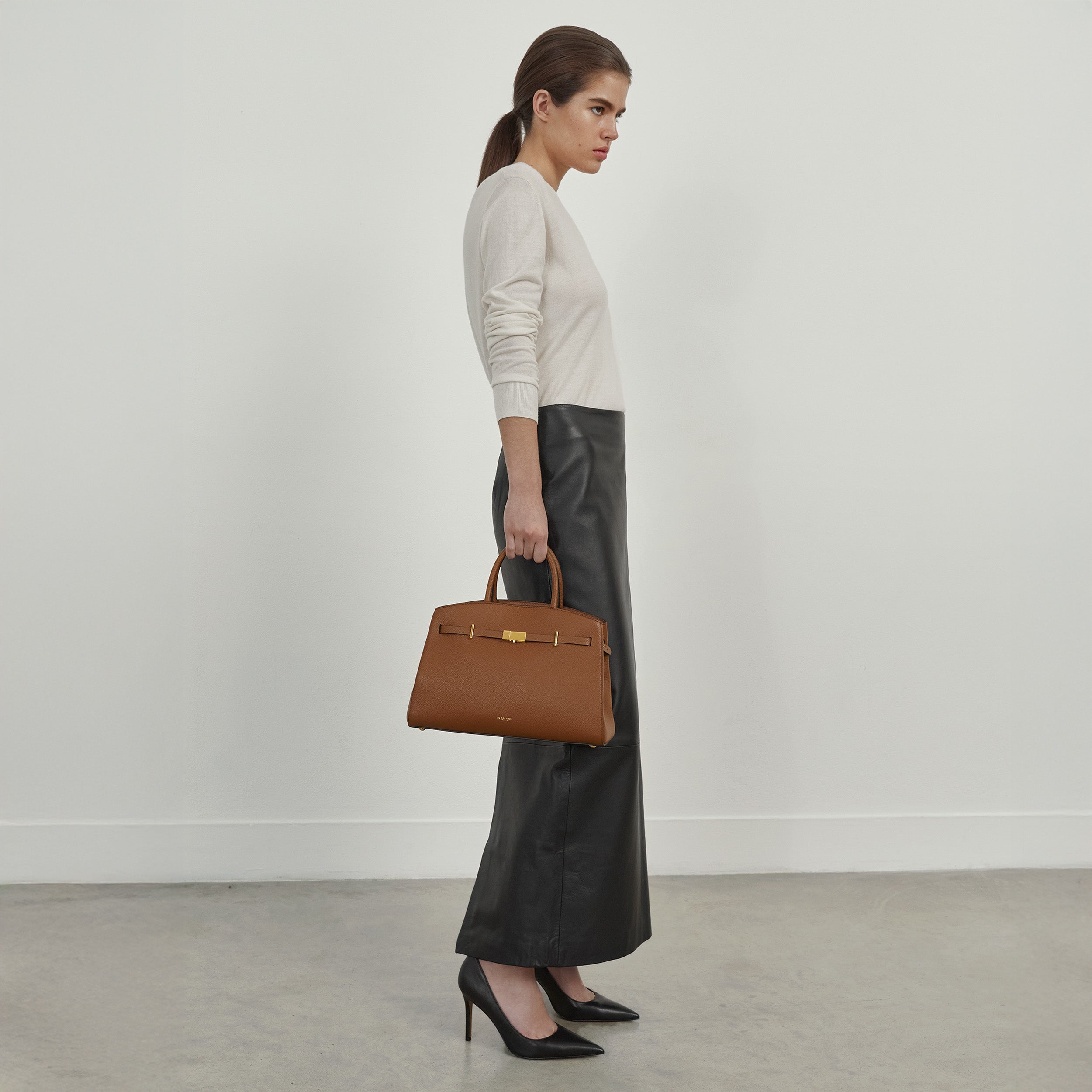 The Midi Hudson - tan small grain