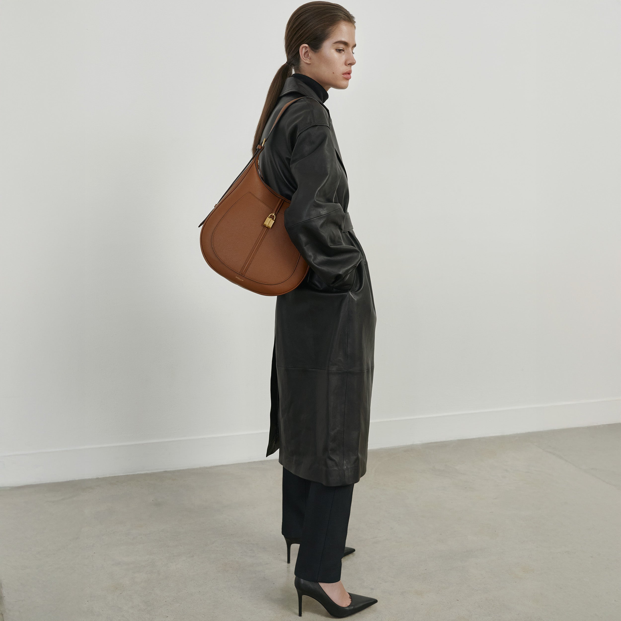 The Siena Hobo - tan small grain