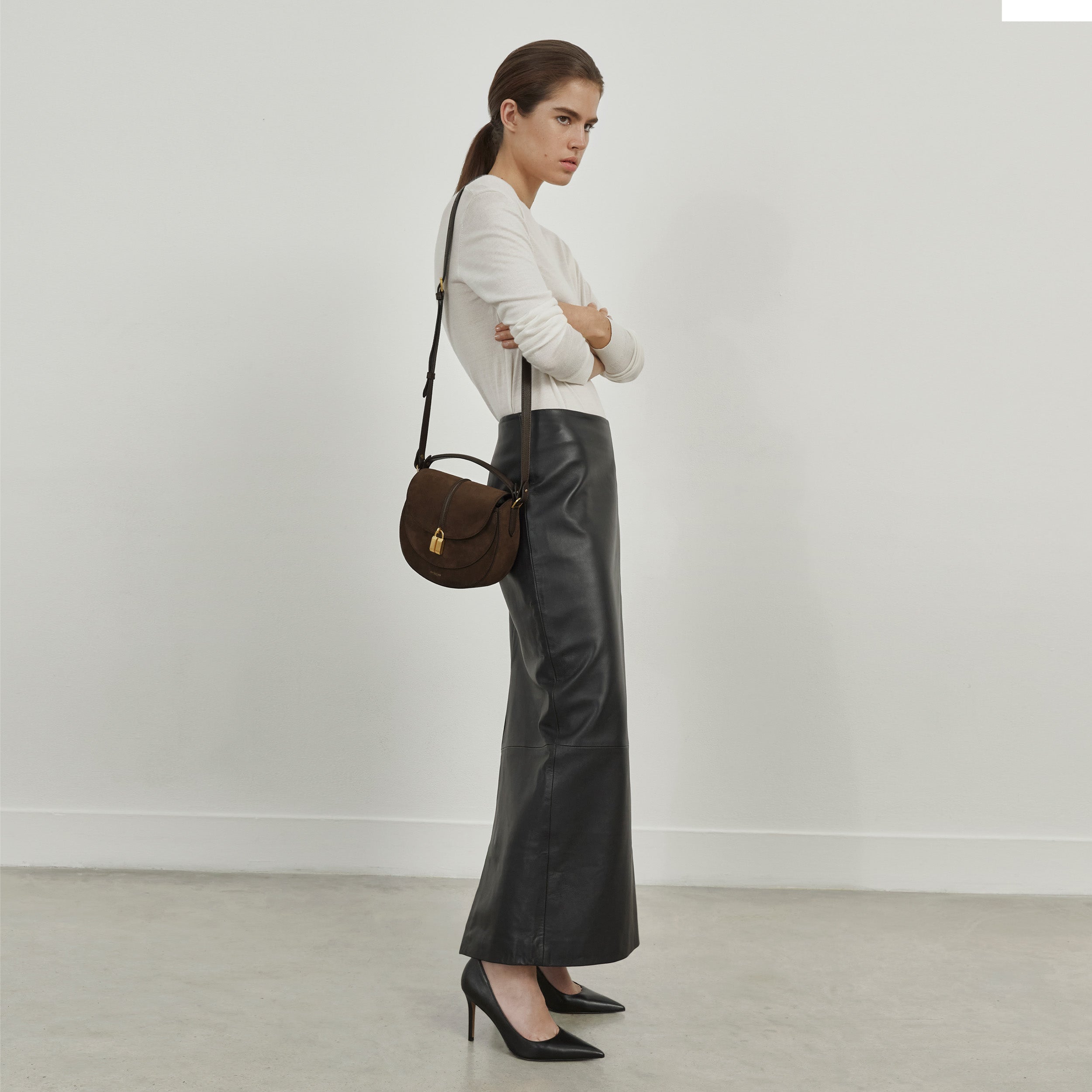 The Siena Saddle - mocha suede & mocha small grain