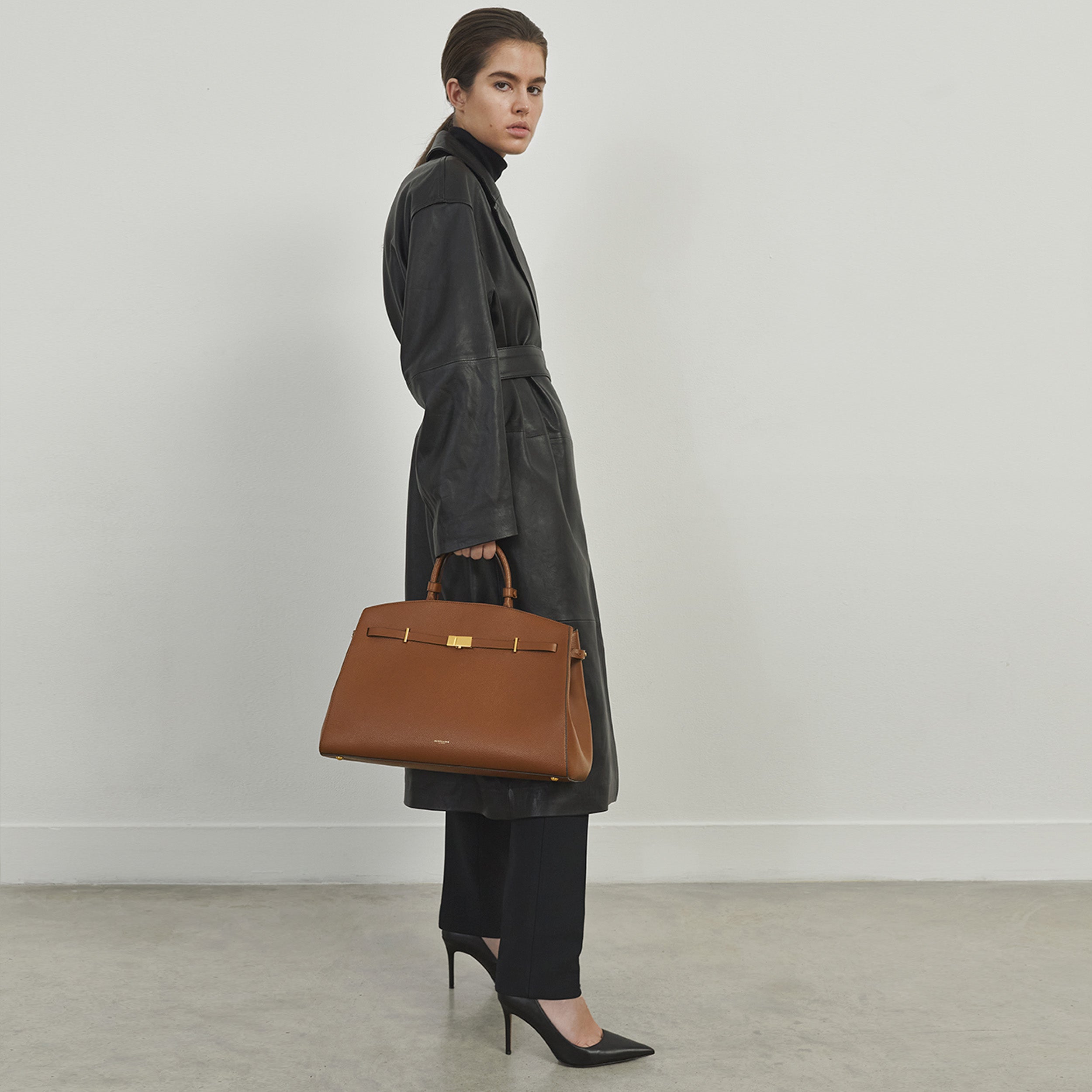 The Hudson - tan small grain