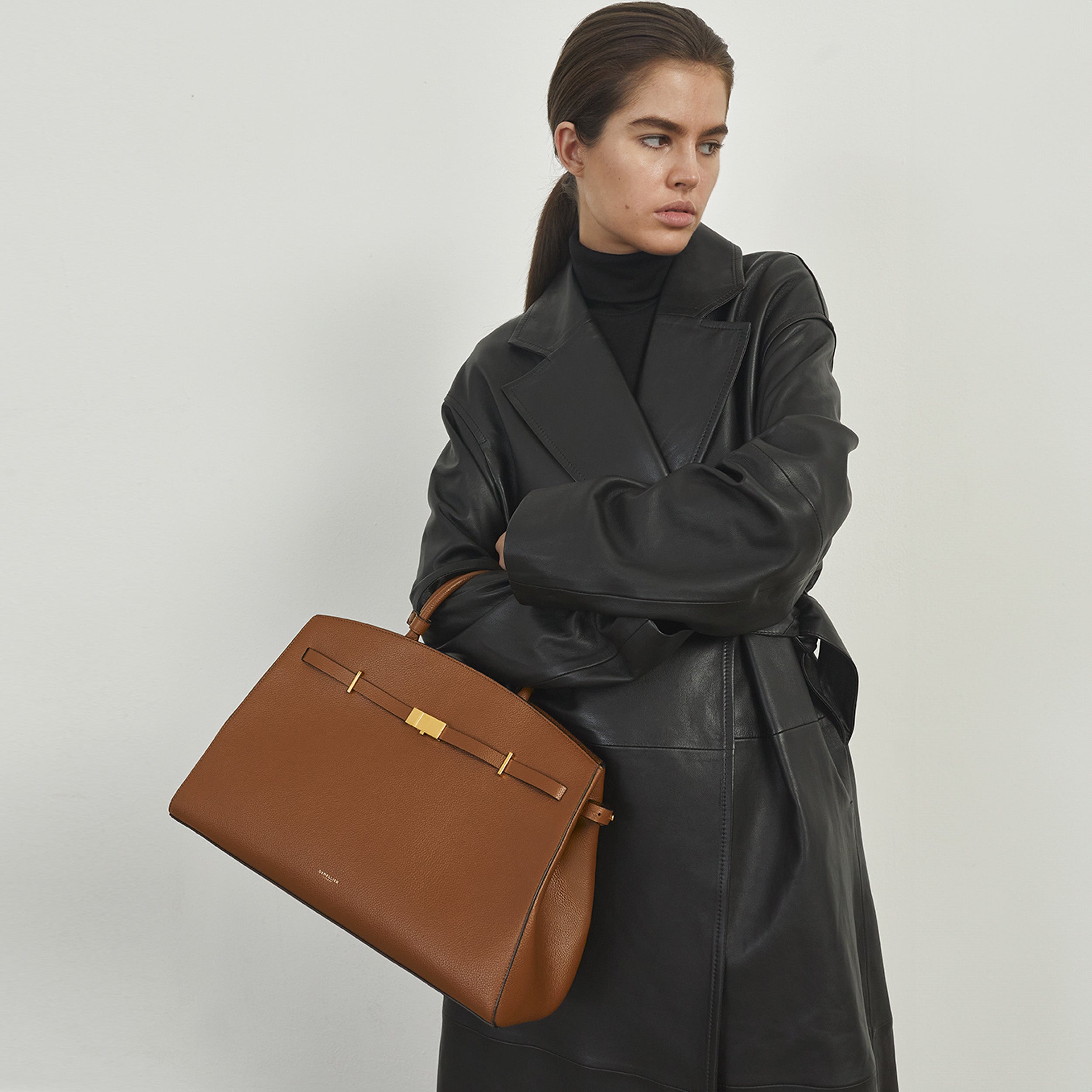 The Hudson - tan small grain