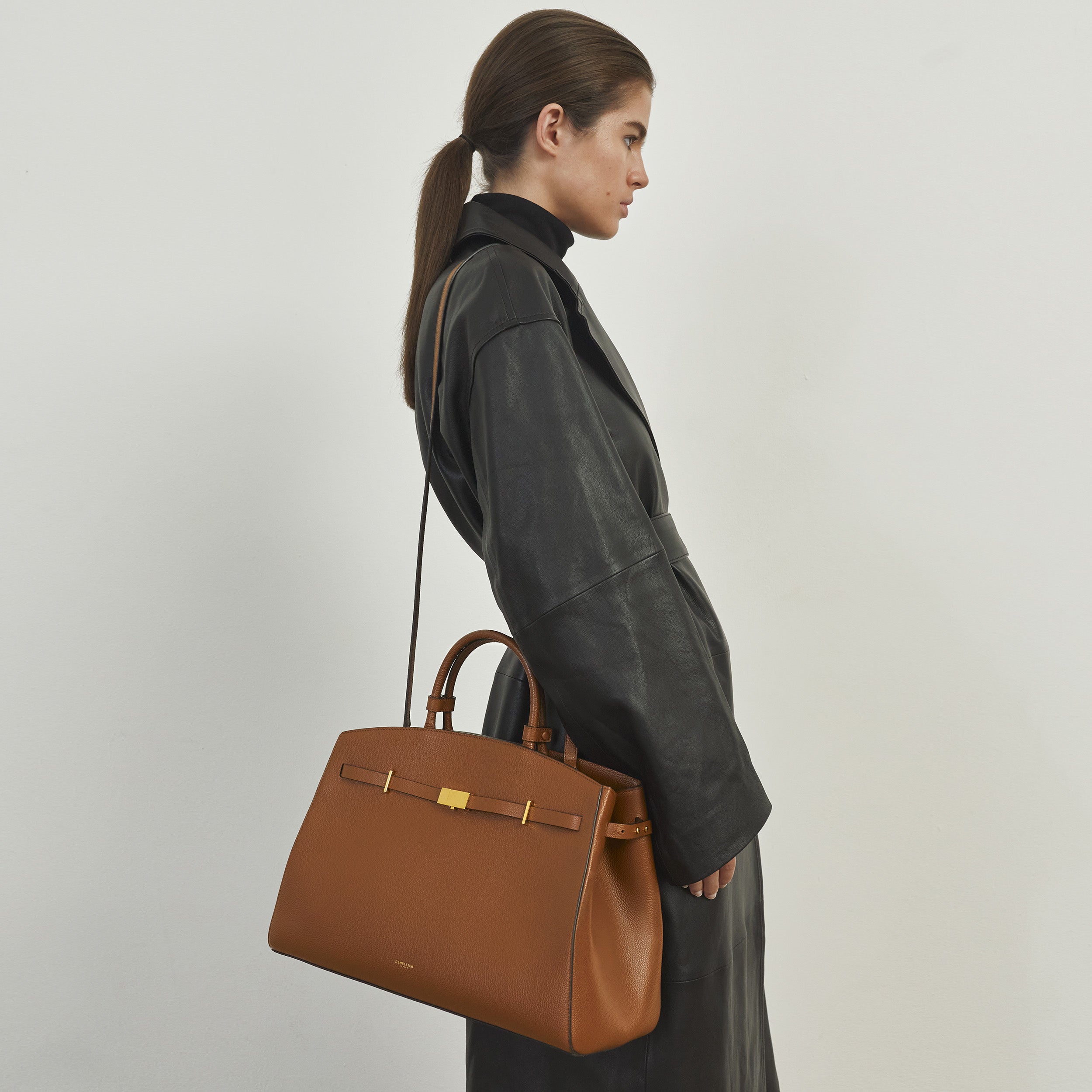 The Hudson - tan small grain