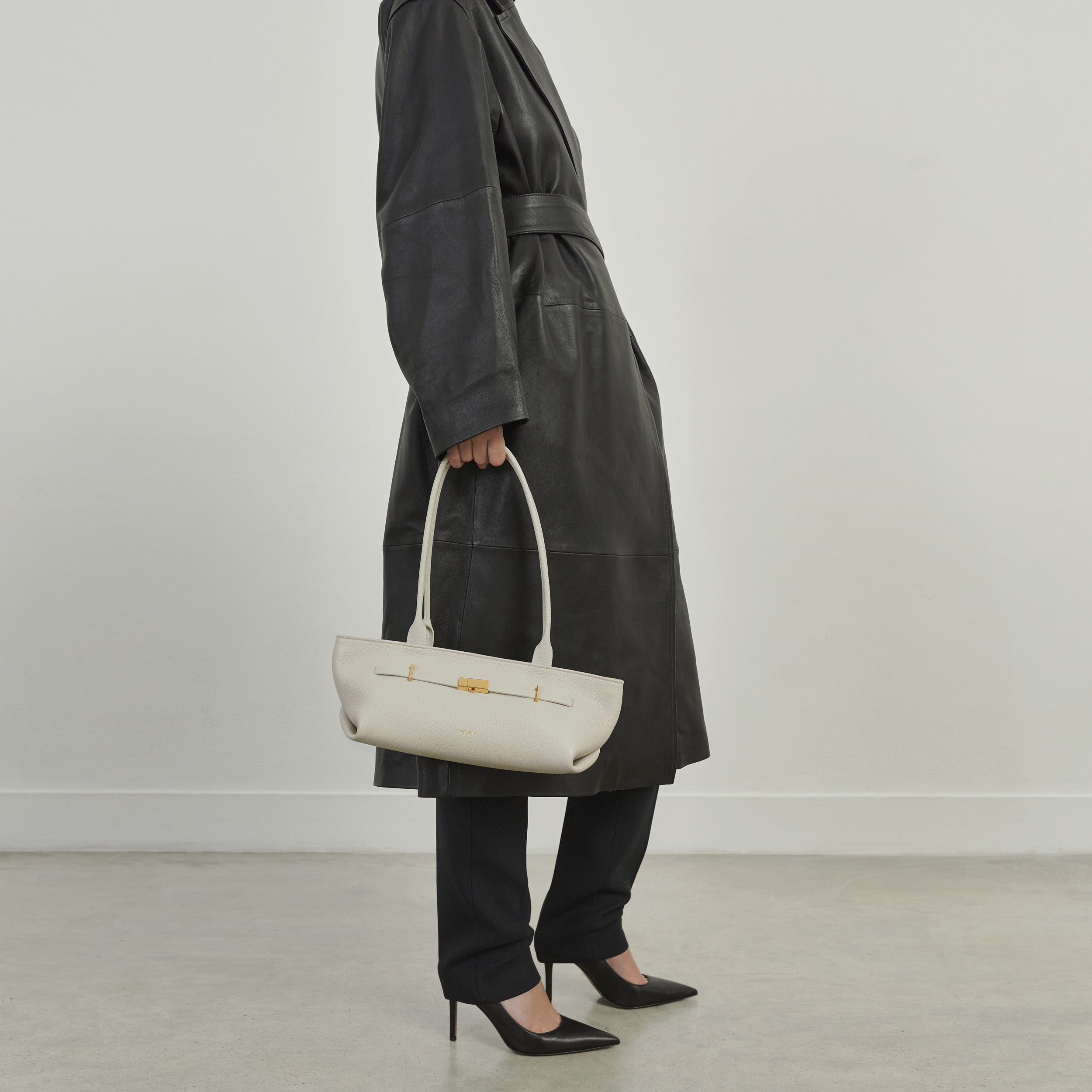 The New York Shoulder - off-white small grain