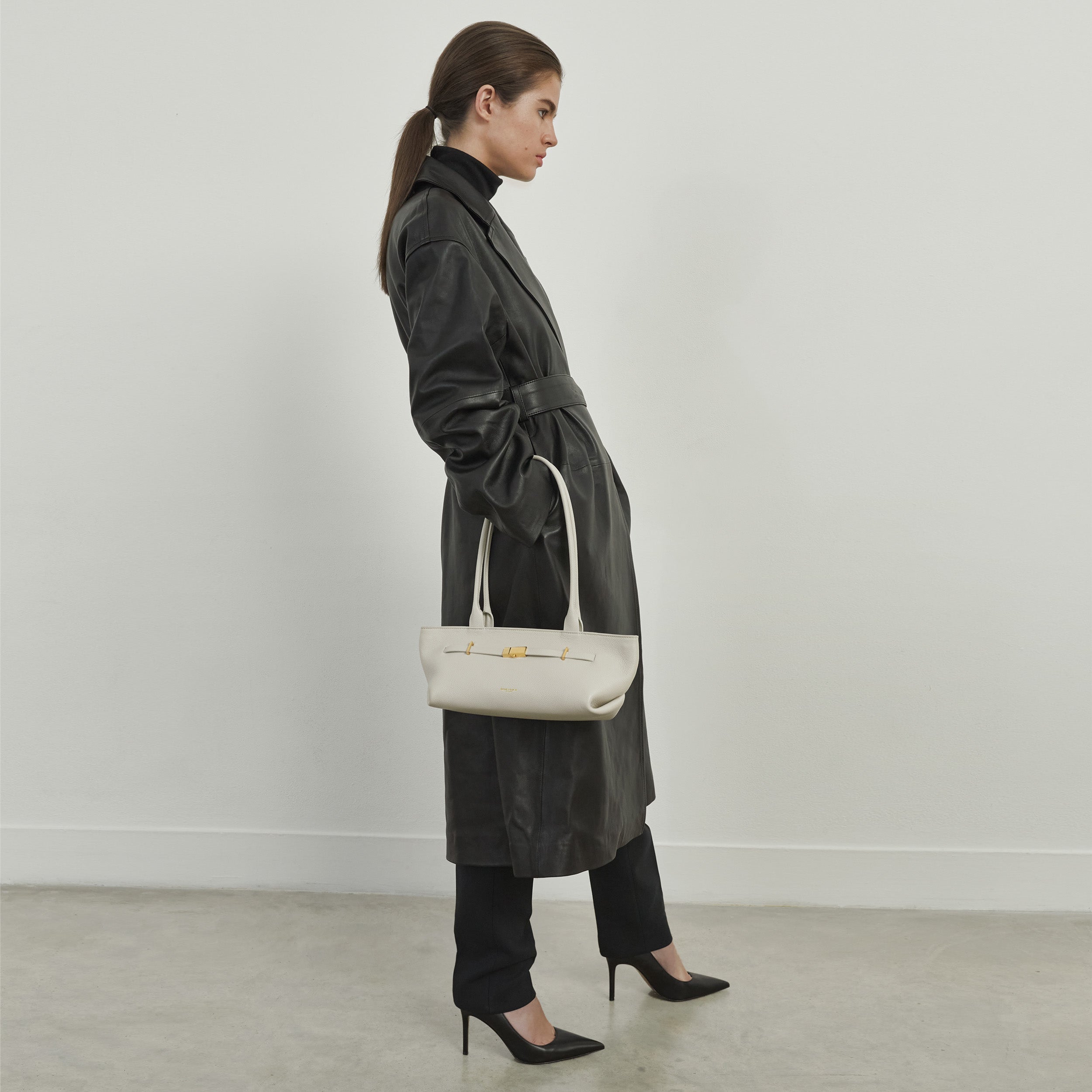 The New York Shoulder - off-white small grain
