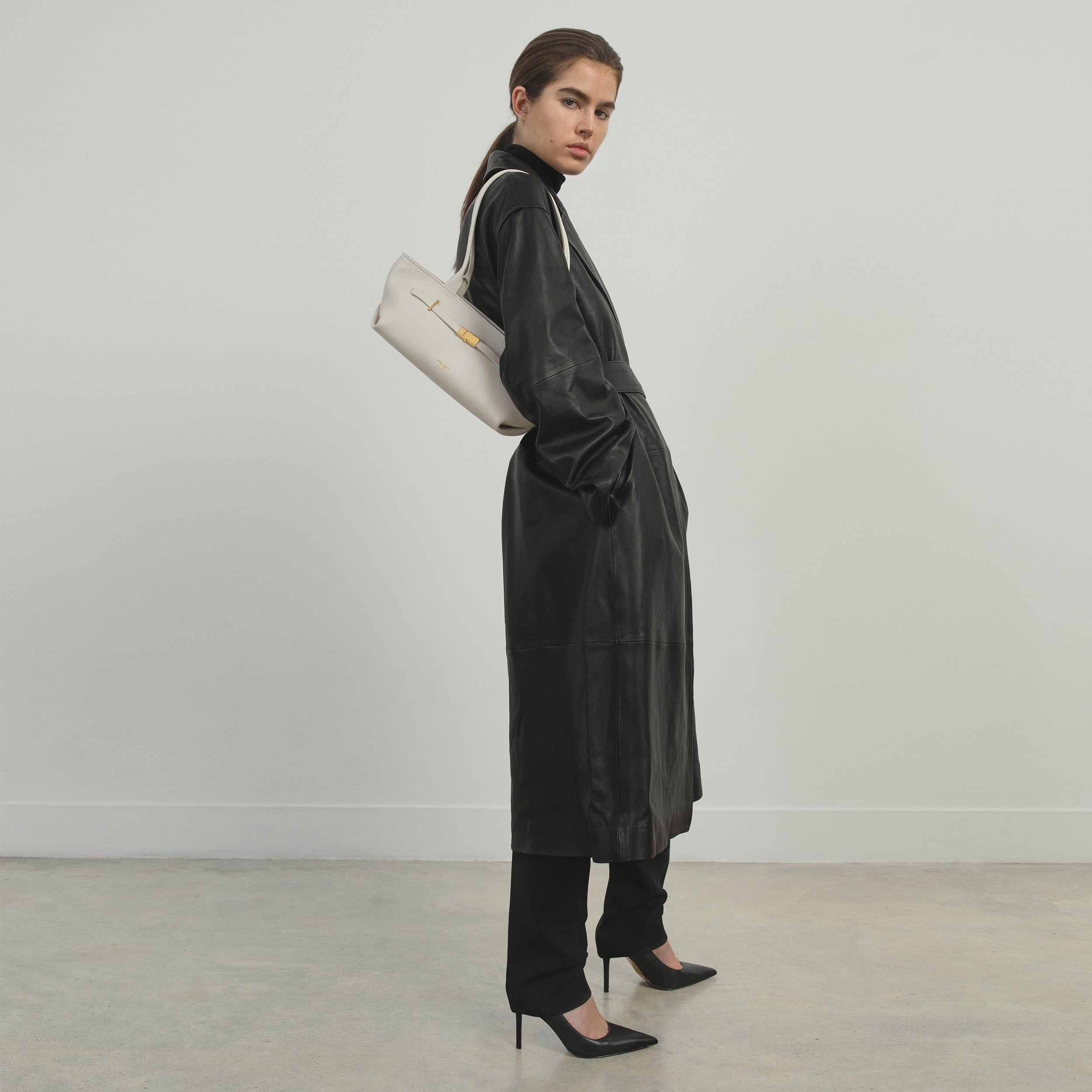 The New York Shoulder - off-white small grain