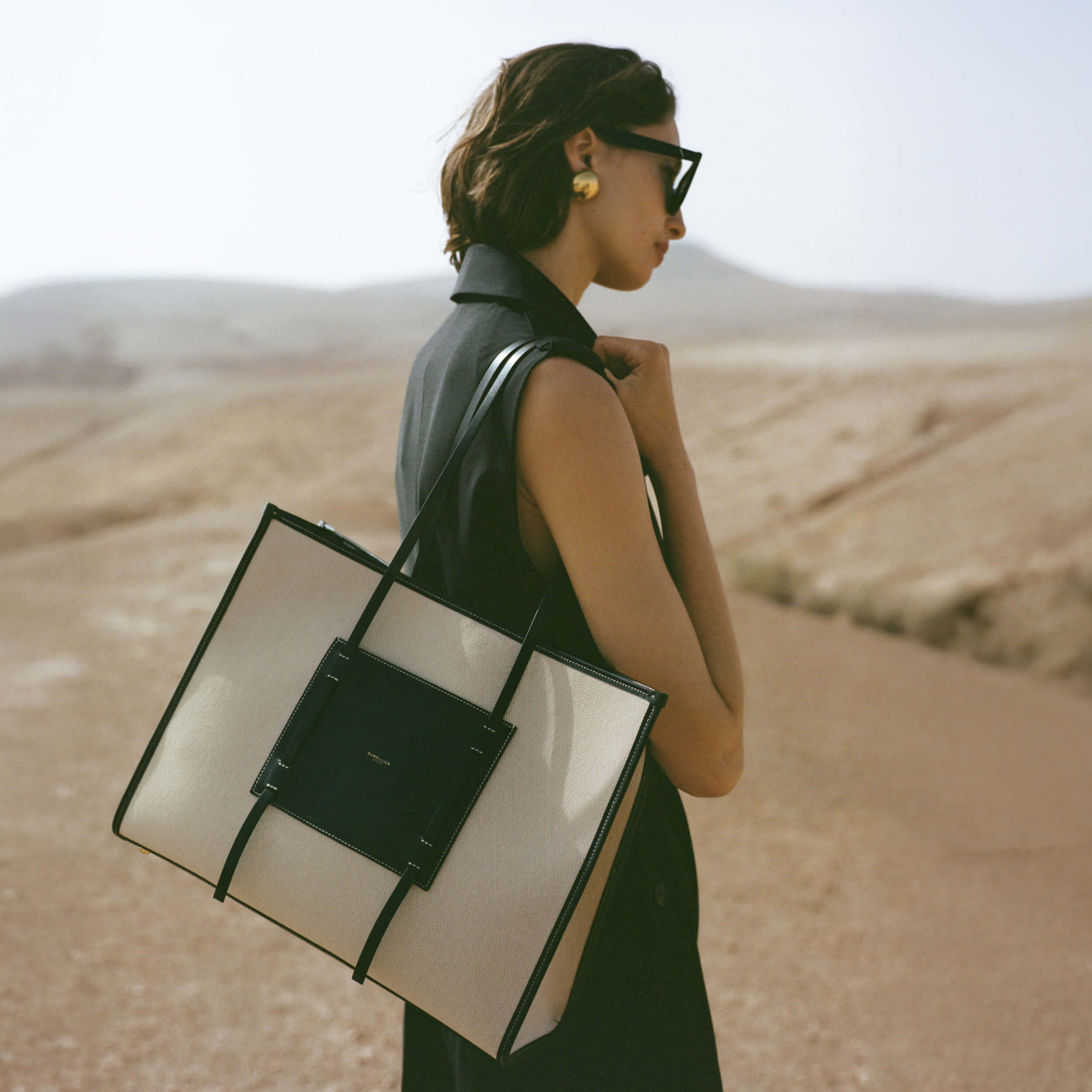 The Large Capri - salt & pepper canvas black smooth