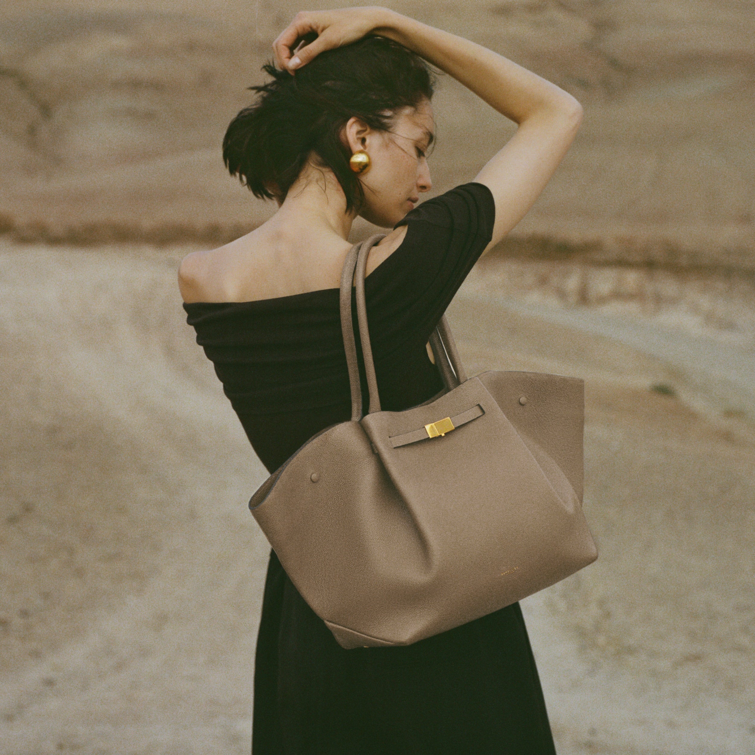 The New York - dark sand small grain
