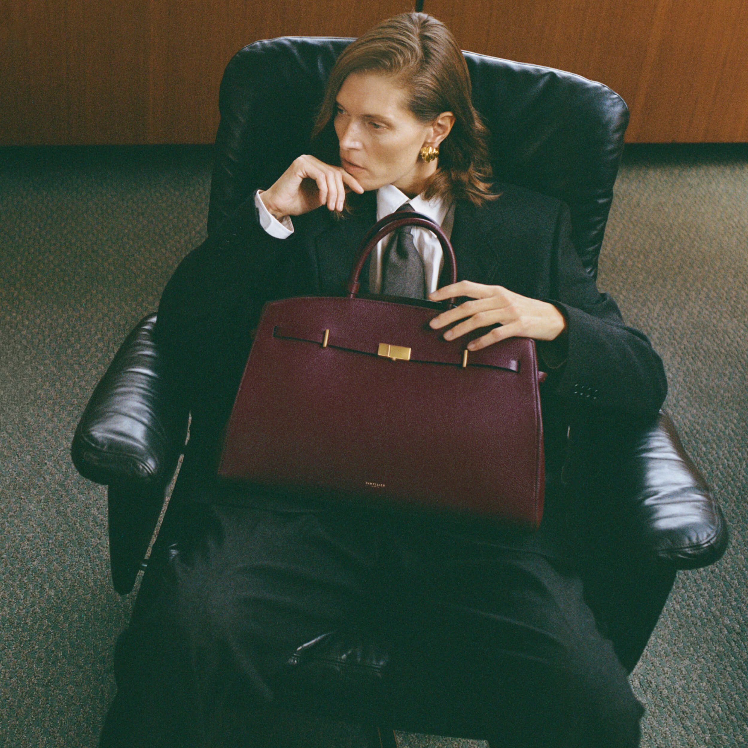 The Hudson - burgundy small grain